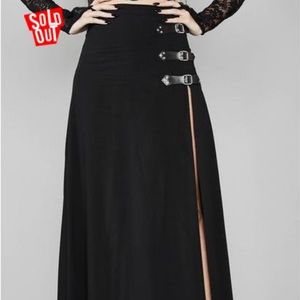 🖤🖤Found🖤🖤ISO Widow Maxi Skirt 🖤🖤